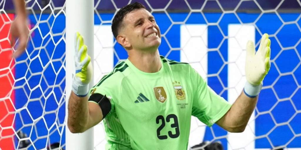 Aston Villa Pagari Dibu Martinez, Rencana Transfer Juventus Berantakan