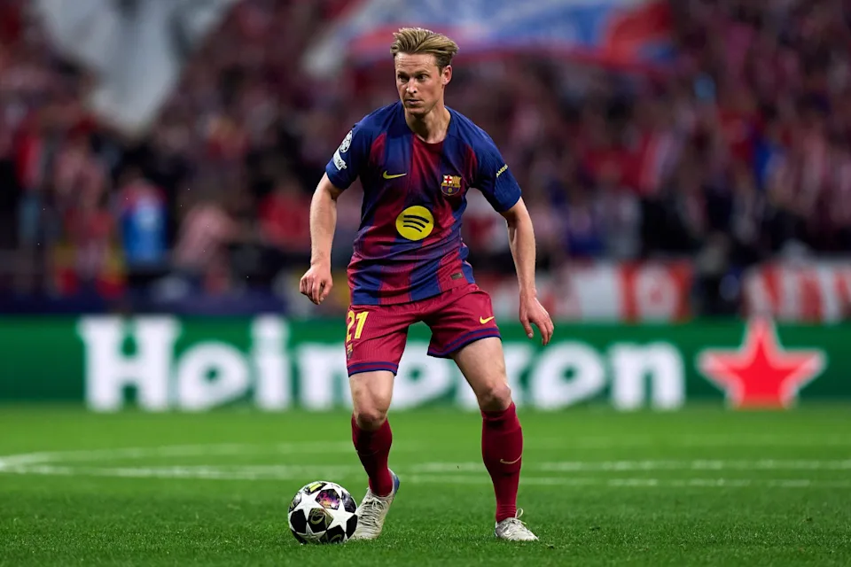 Badai Cedera Frenkie de Jong Bikin Hansi Flick Putar Otak di Barcelona