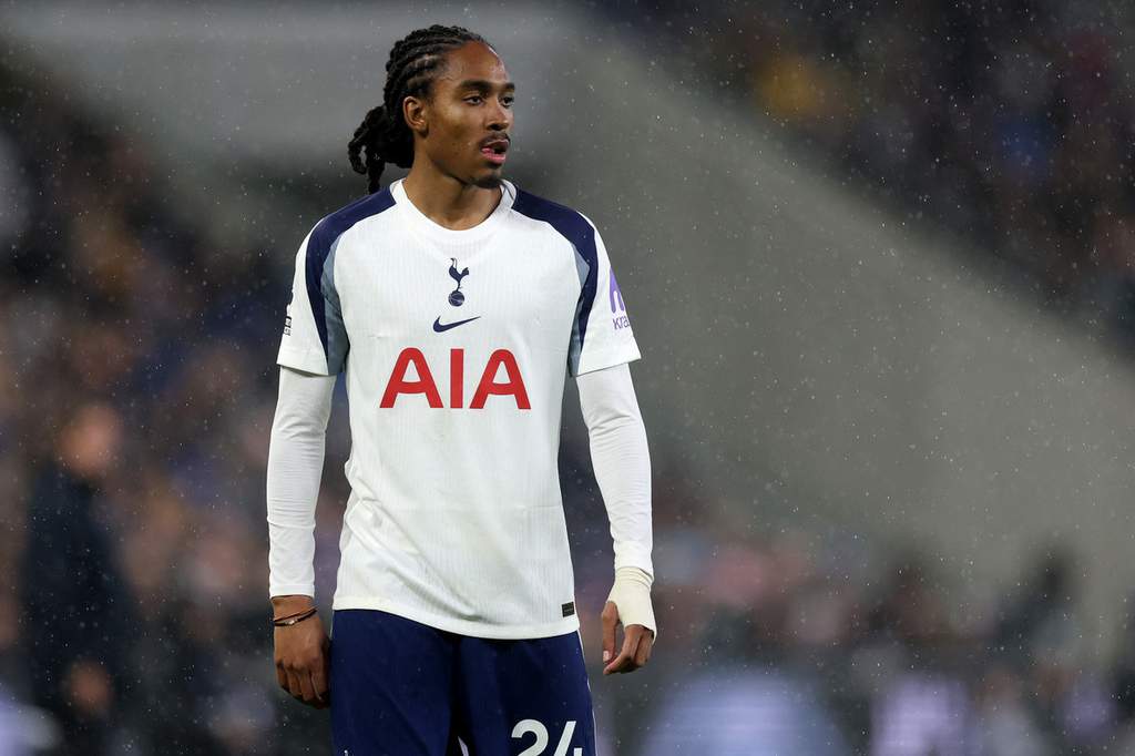 Batal Pinang Bek Tottenham Inter Milan Alihkan Berburu Pemain Lain