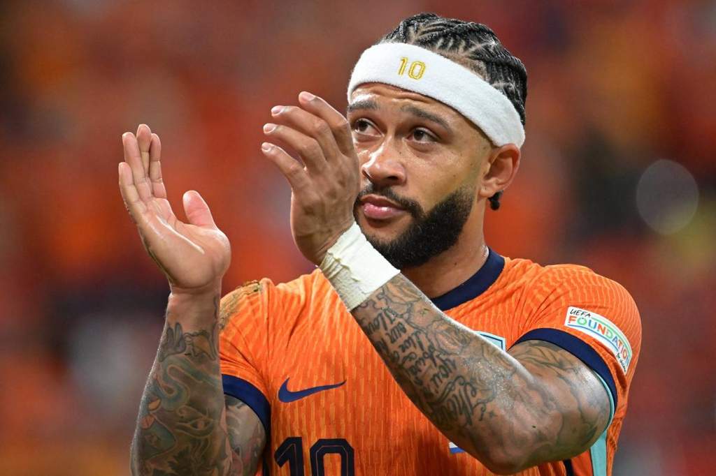 Bikin Kaget Memphis Depay Putuskan Bertahan Lama di Brasil