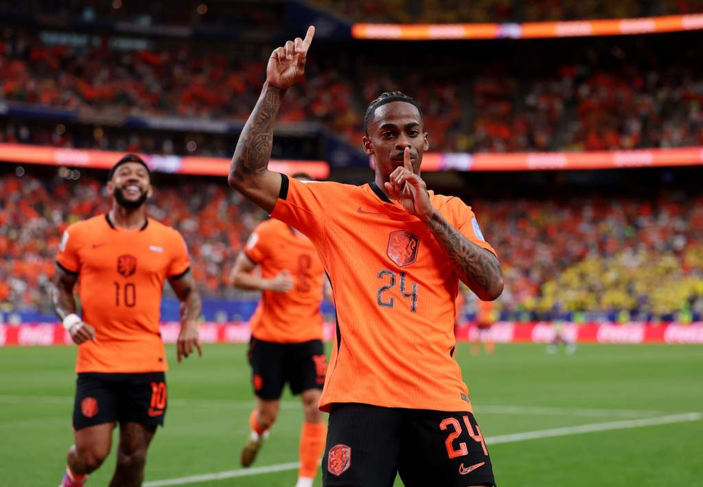 Bujukan Donyell Malen Gagal Summerville Pilih Tawaran Mewah Al Hilal