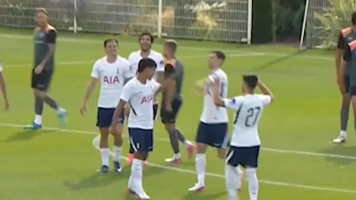 Debut Manis Bintang Baru Tottenham Bikin MK Dons Berlutut