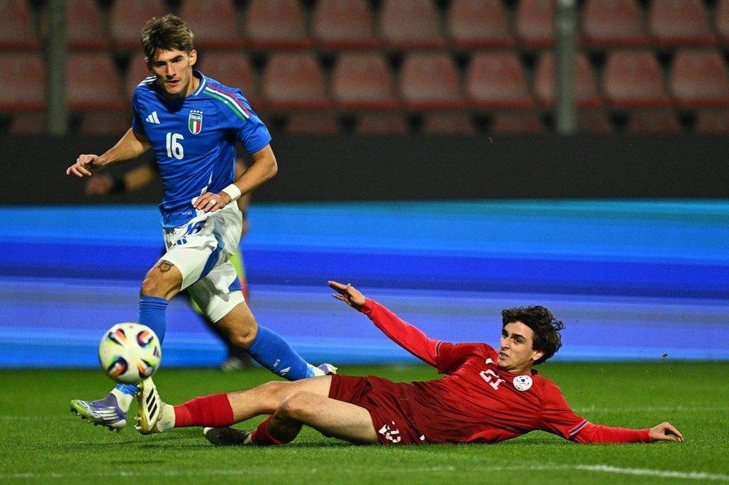 Para pemain muda tim nasional sepak bola Italy Under-21 bersiap menghadapi laga persahabatan
