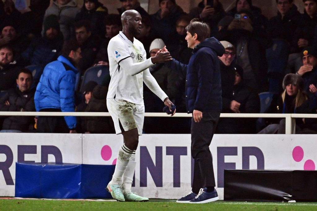 Romelu Lukaku memberikan keterangan mengenai hubungannya dengan Antonio Conte dan masa depannya di Napoli