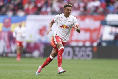 Antonio Nusa berlari menguasai bola dalam pertandingan bersama RB Leipzig