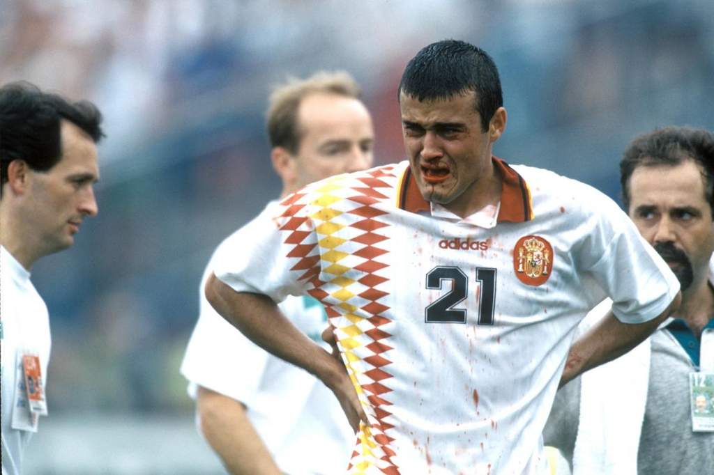 Momen historis Luis Enrique memprotes wasit dengan hidung berdarah pada Piala Dunia 1994