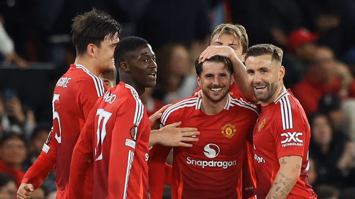 Luke Shaw saat menjalani sesi latihan bersama skuad Manchester United di Old Trafford