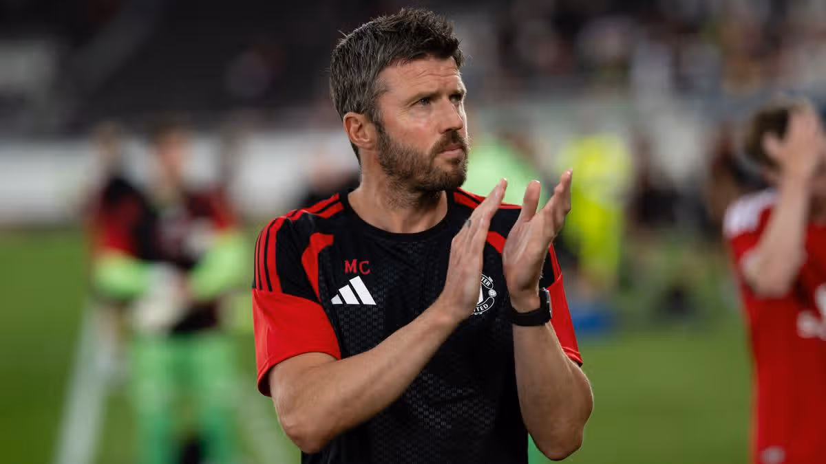 Michael Carrick melakukan perombakan besar skuad Manchester United pada bursa transfer