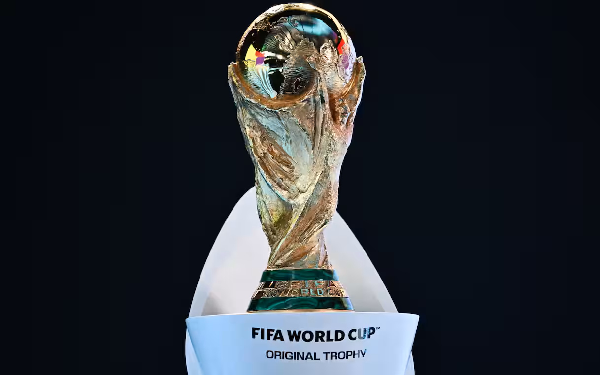 Wasit Ivan Barton bersiap memimpin pertandingan penting di semifinal Piala Dunia 2026