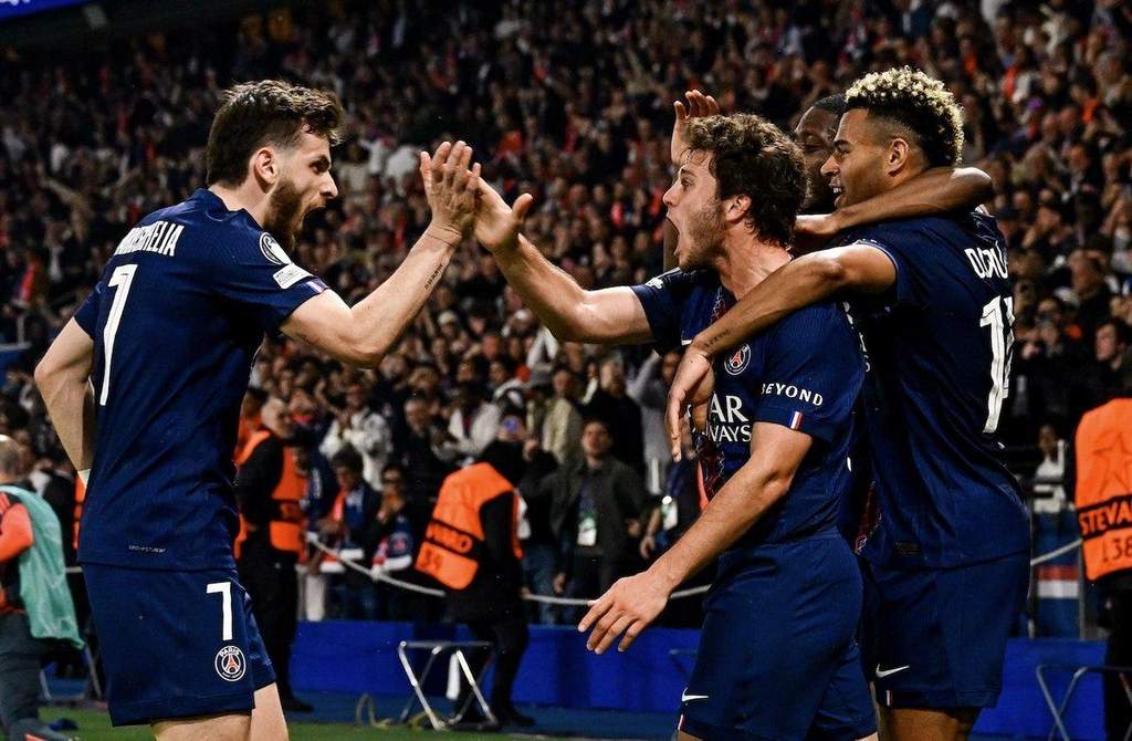 Aksi provokatif legenda Arsenal jelang laga final UEFA Champions League melawan Paris Saint-Germain