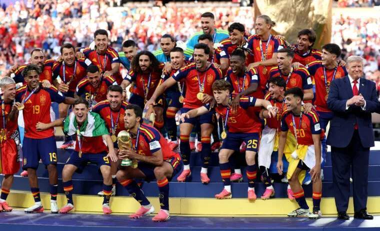 Pemain Timnas Spanyol merayakan gelar juara Piala Dunia 2026