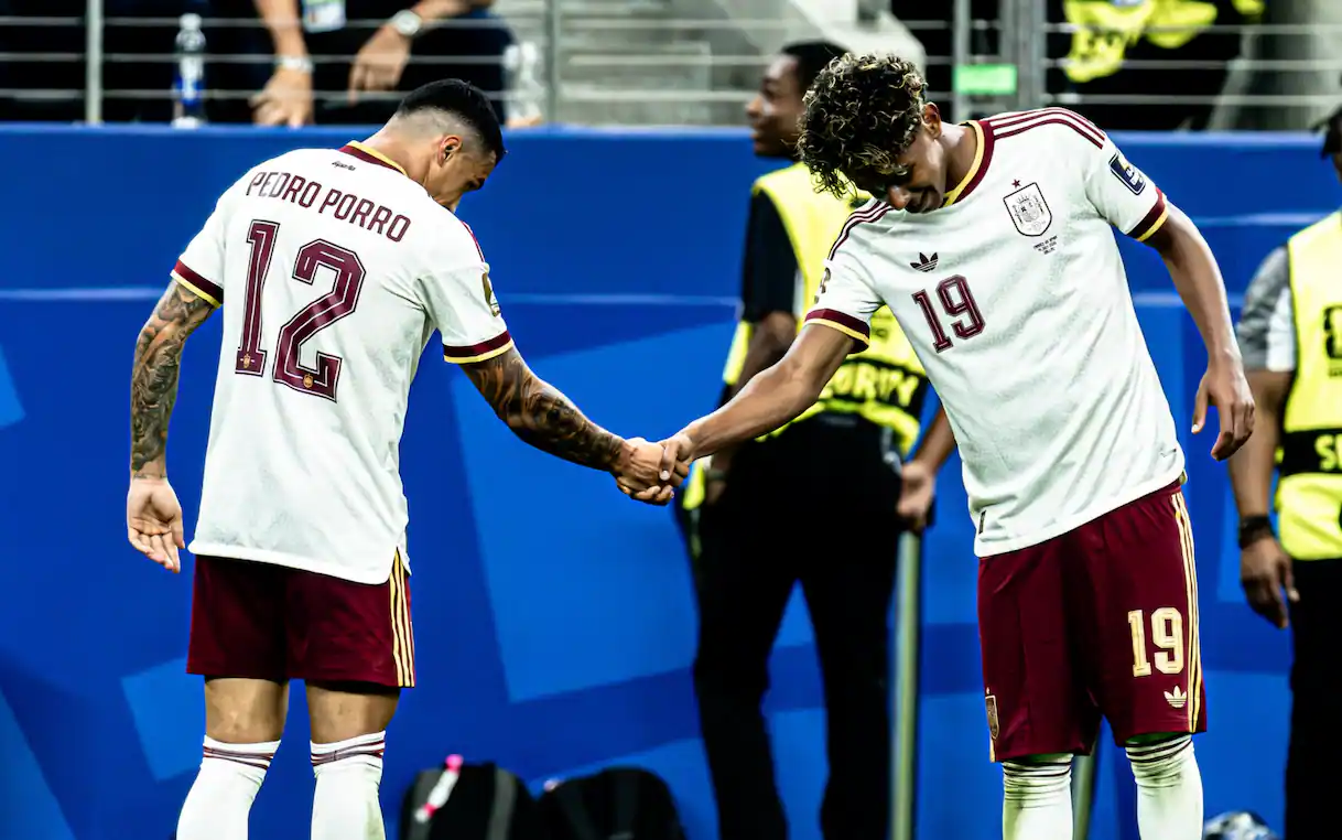 Pedro Porro dan Marc Cucurella merayakan kemenangan Spanyol atas Prancis di Piala Dunia 2026
