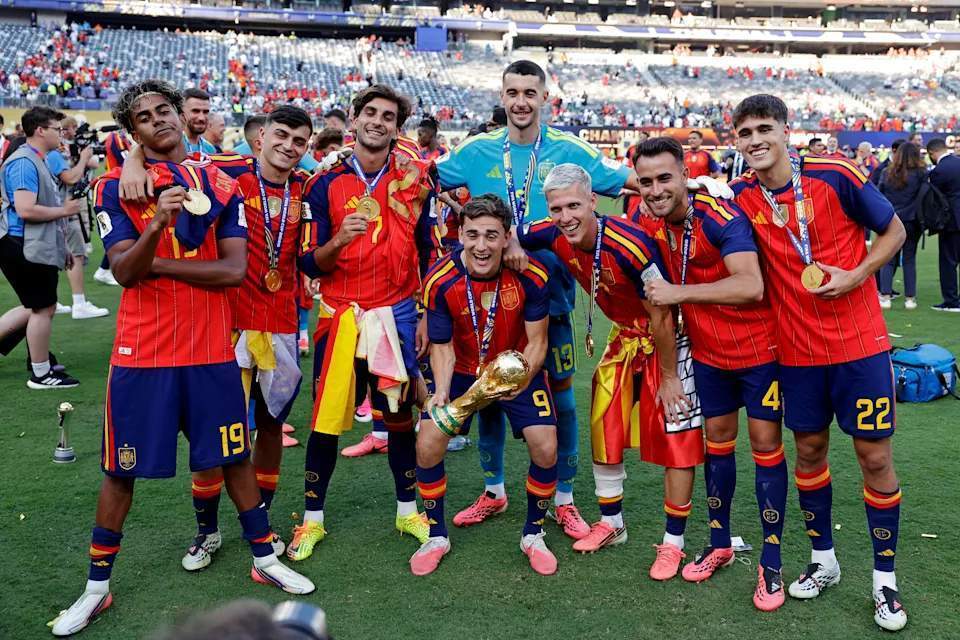 Timnas Spanyol dan skuad Barcelona di bawah arahan pelatih Hansi Flick