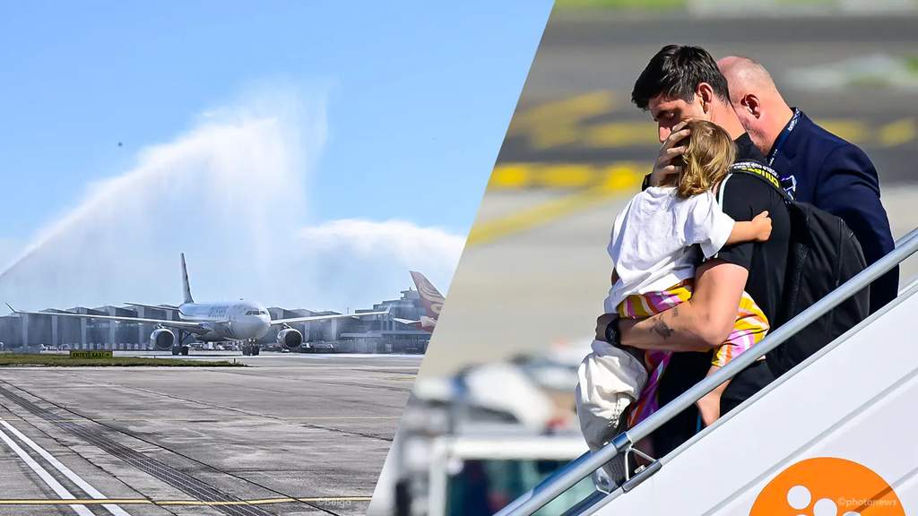Thibaut Courtois menggendong anaknya saat timnas Belgia mendarat di Bandara Zaventem